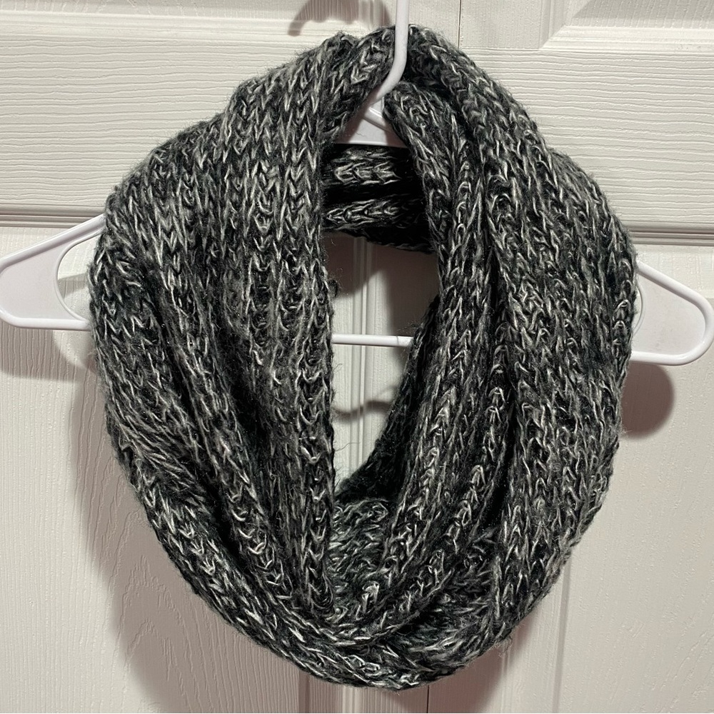 FOREVER 21 Warm Knitted Gray Infinity Scarf - one size